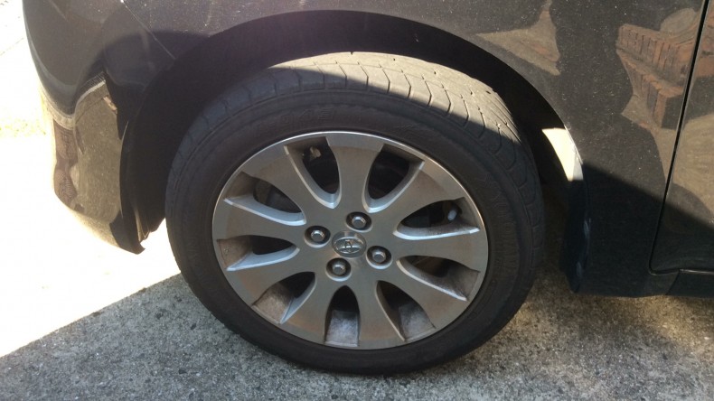 タイヤホイール前