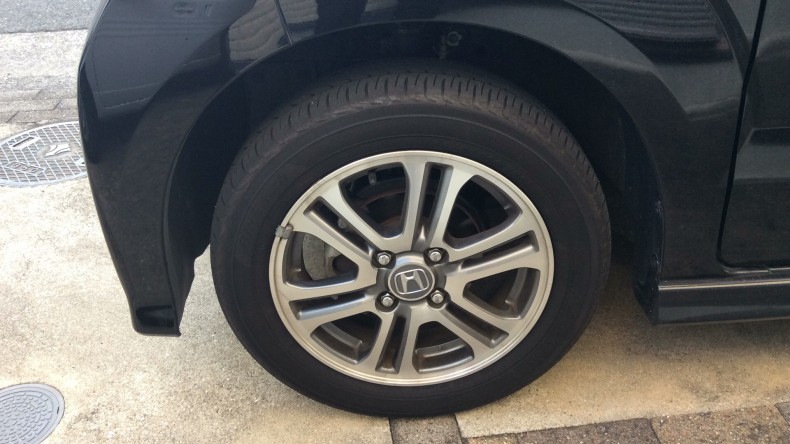 タイヤホイール前