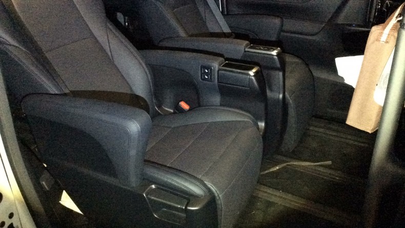 内装後方シート