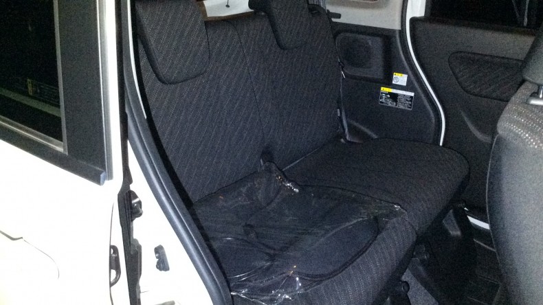 内装後方シート