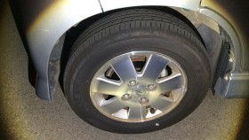 タイヤホイール前