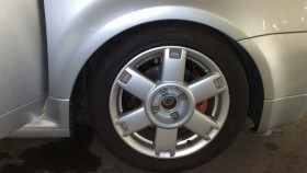 タイヤホイール前