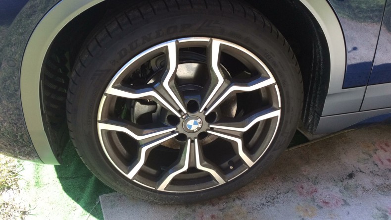 タイヤホイール前