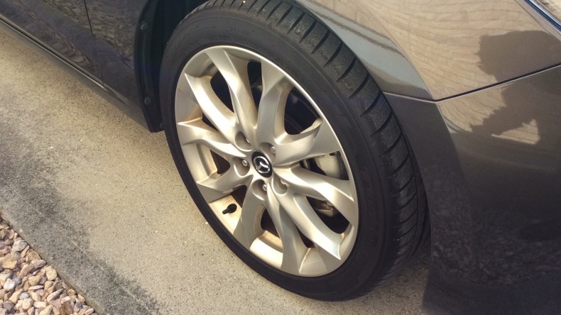 タイヤホイール前