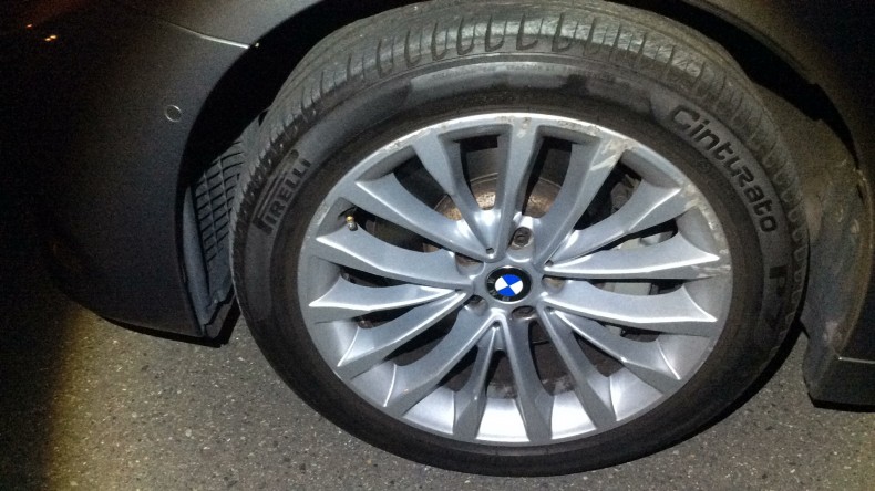 タイヤホイール前