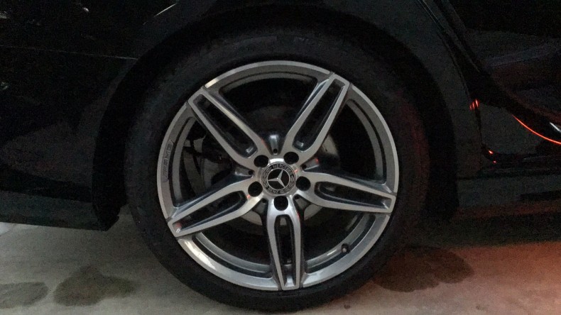 タイヤホイール前