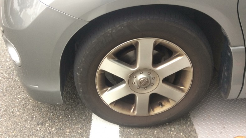 タイヤホイール前