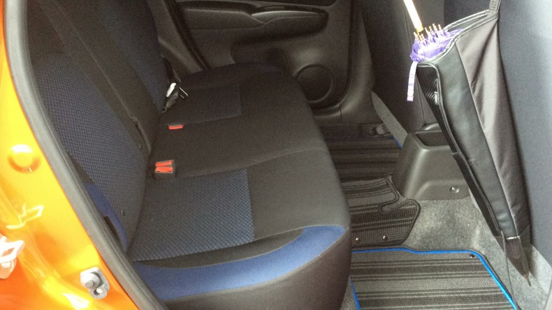 内装後方シート