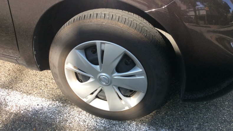 タイヤホイール前