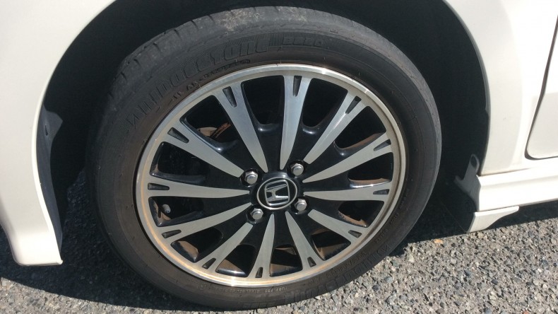 タイヤホイール前