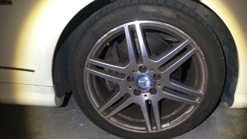 タイヤホイール前