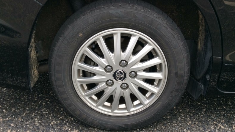 タイヤホイール前