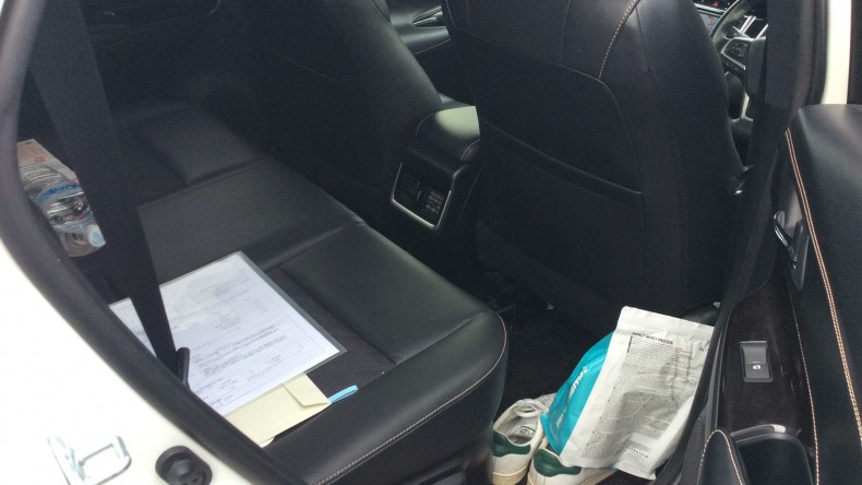 内装後方シート