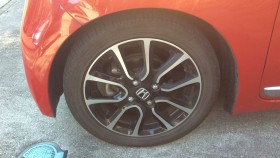 タイヤホイール前