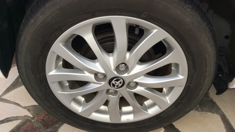 タイヤホイール前