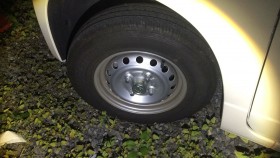 タイヤホイール前