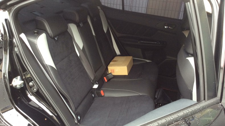 内装後方シート