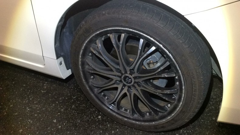 タイヤホイール前