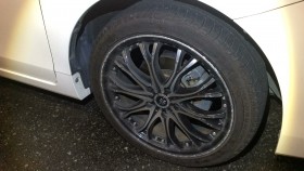 タイヤホイール前