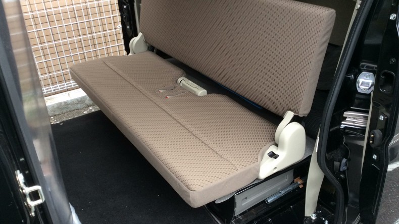 内装後方シート