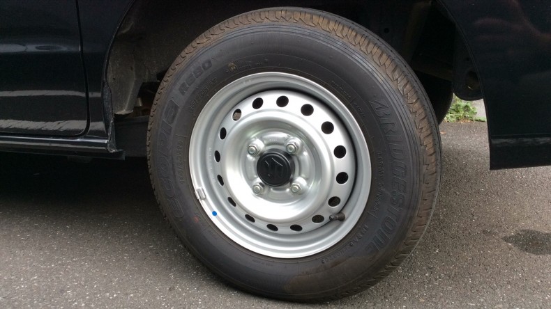 タイヤホイール前