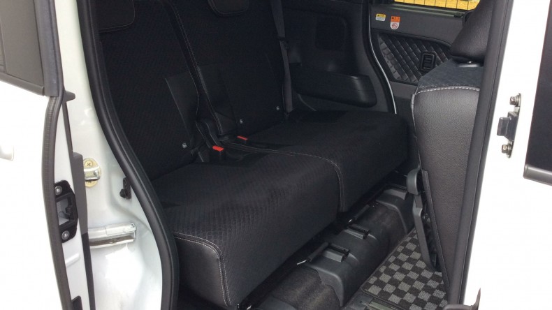 内装後方シート