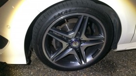 タイヤホイール前