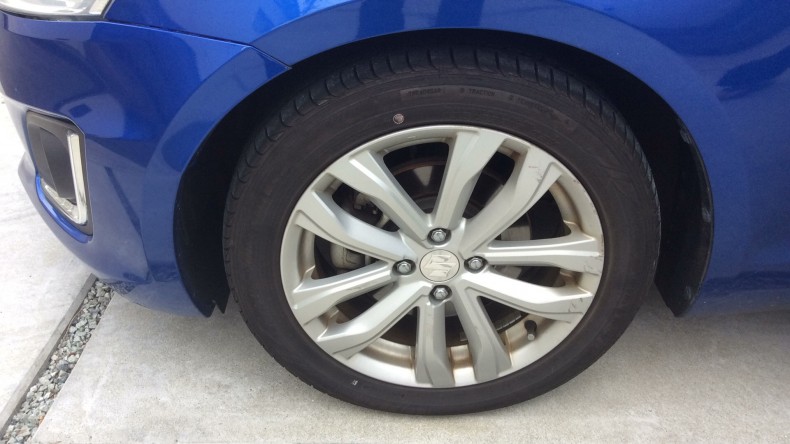 タイヤホイール前