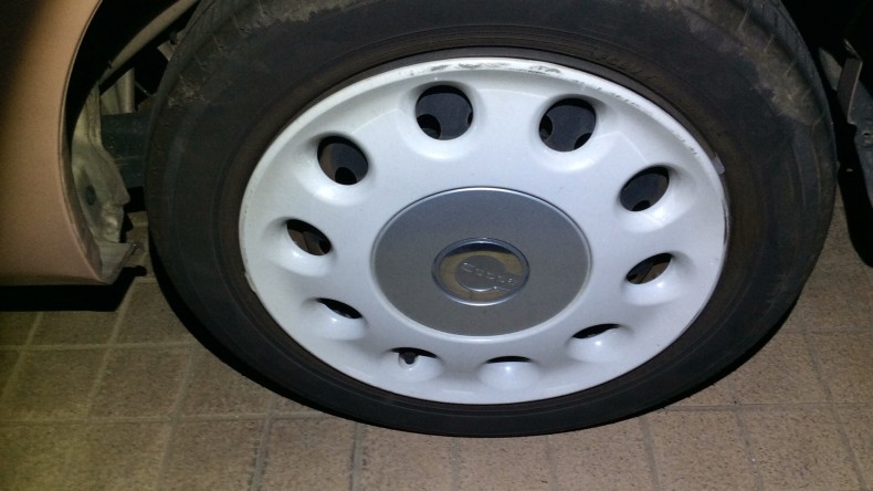 タイヤホイール前