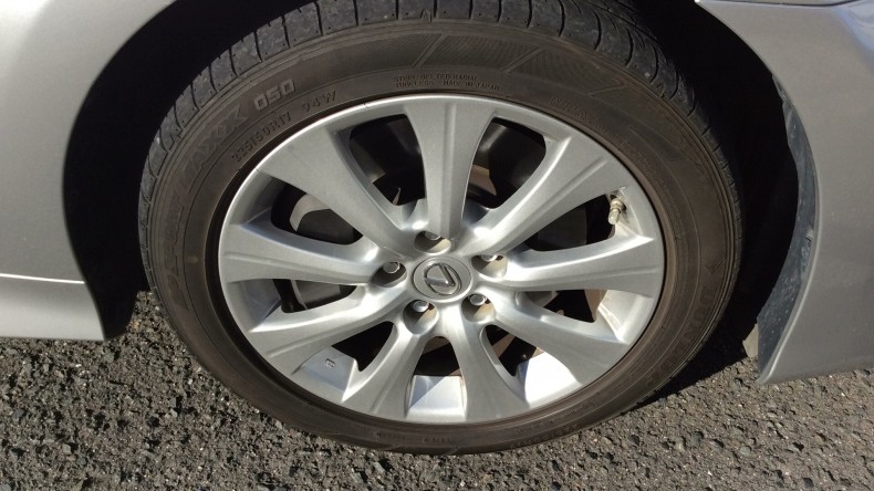 タイヤホイール前