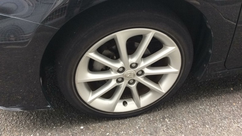 タイヤホイール前