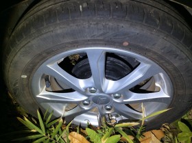 タイヤホイール前