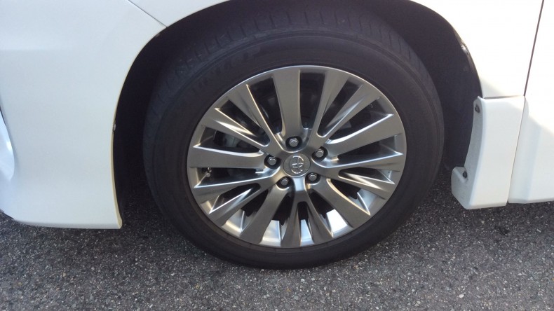 タイヤホイール前