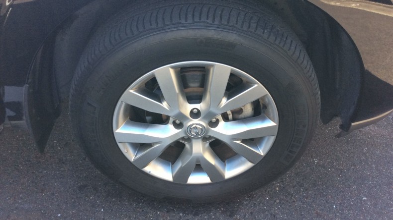 タイヤホイール前