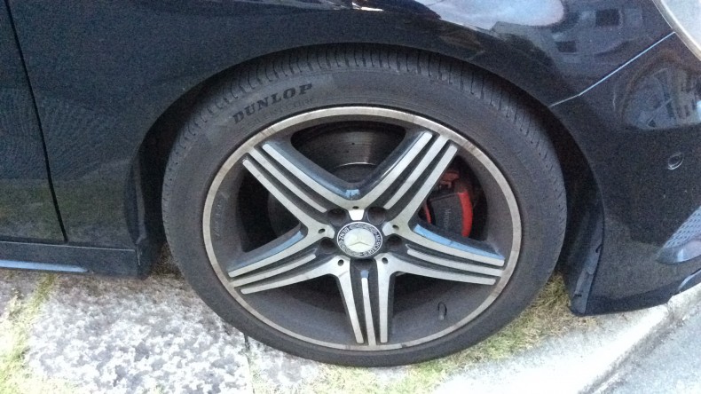 タイヤホイール前