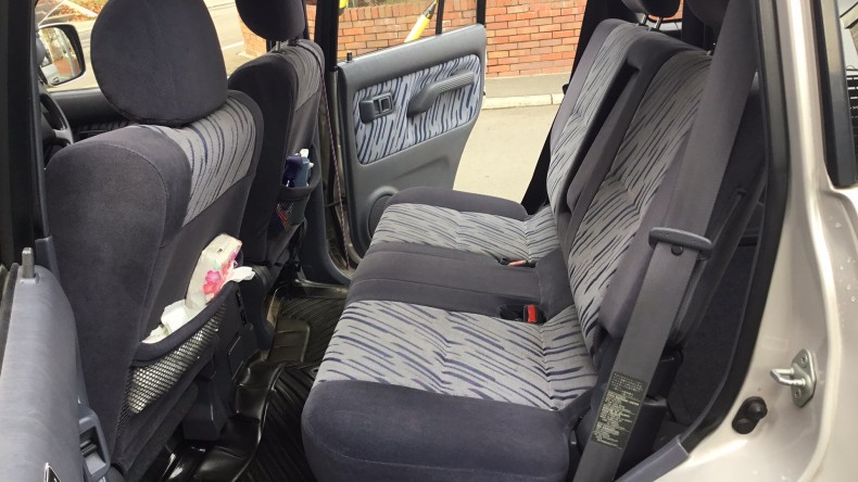 内装後方シート