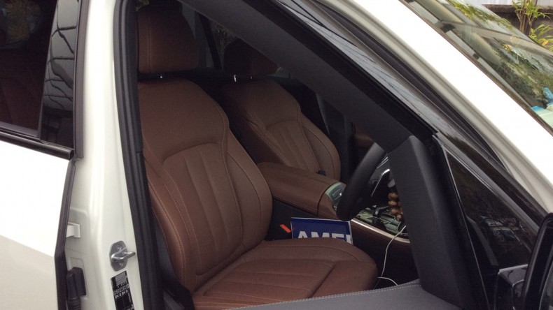 内装前方シート