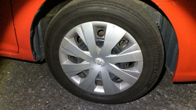 タイヤホイール前