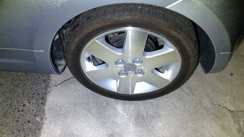 タイヤホイール前