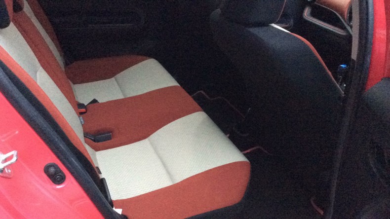 内装後方シート