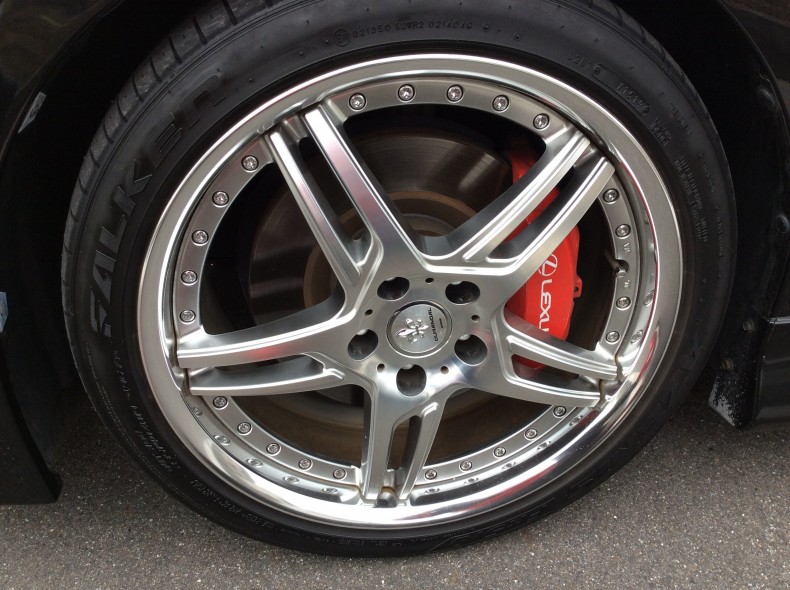 タイヤホイール前