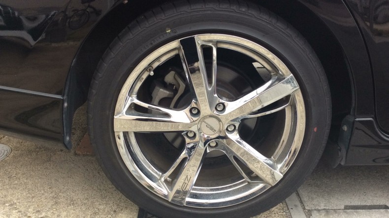 タイヤホイール前