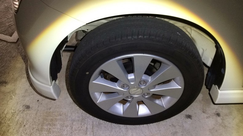 タイヤホイール前