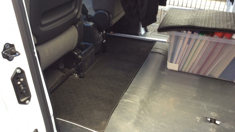 内装後方シート