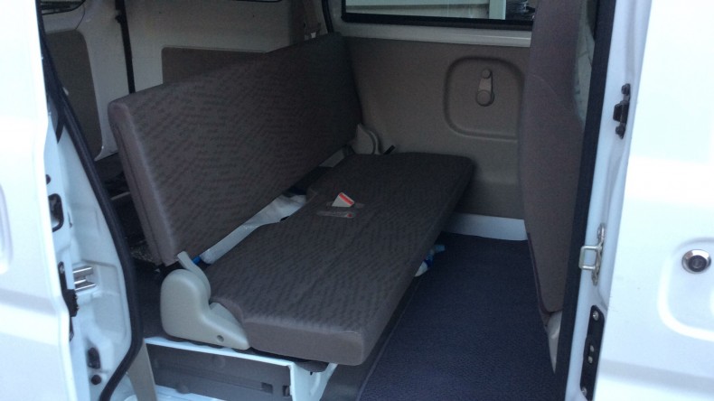 内装後方シート