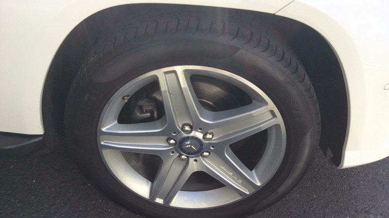 タイヤホイール前