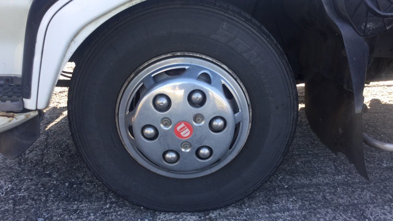 タイヤホイール前