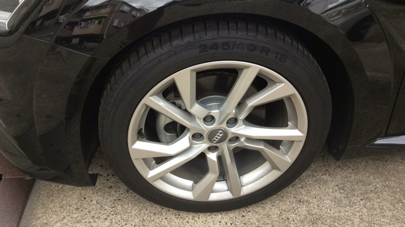 タイヤホイール前