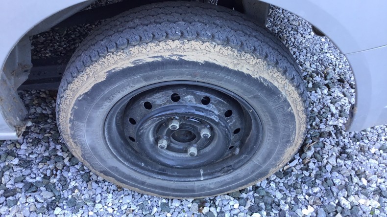 タイヤホイール前