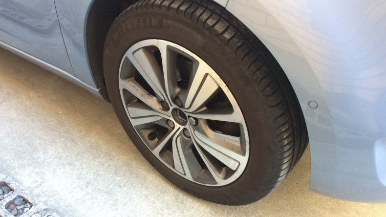 タイヤホイール前